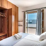 Beachside 5 Bdr 6 Baths Sleeps 9plus Ppl