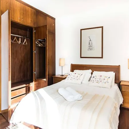 Beachside 5 Bdr 6 Baths Sleeps 9plus Ppl Aljezur