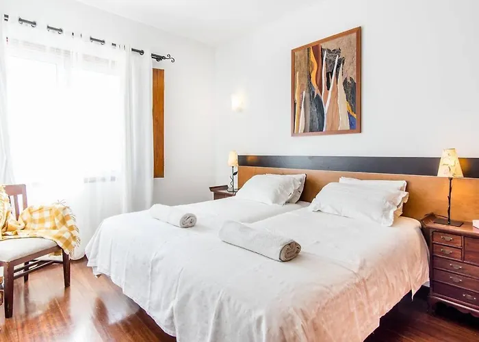 Beachside 5 Bdr 6 Baths Sleeps 9plus Ppl * Aljezur