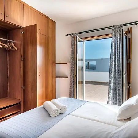 Beachside 5 Bdr 6 Baths Sleeps 9plus Ppl