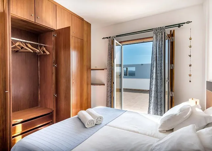 Beachside 5 Bdr 6 Baths Sleeps 9plus Ppl