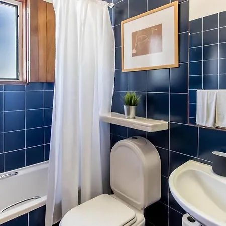 Beachside 5 Bdr 6 Baths Sleeps 9plus Ppl Aljezur